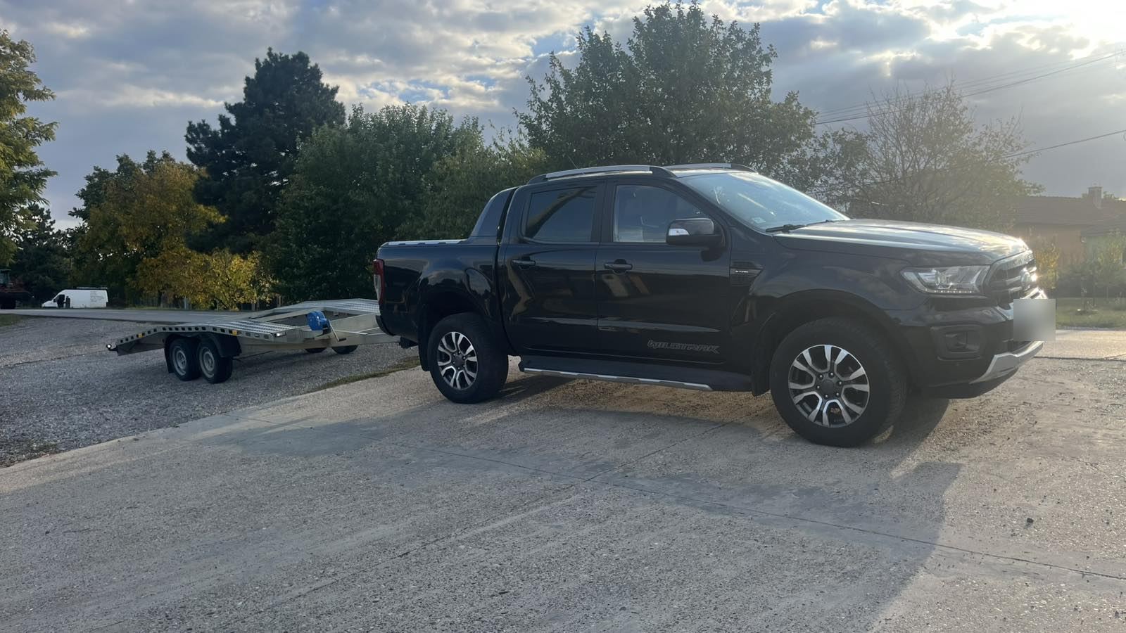Ford Ranger sa prikolicom za prevoz automobila – Transport Srbobran